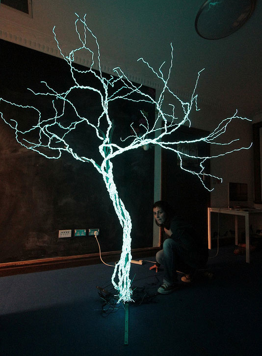 Redesigning The Tree with Electroluminescent Wire_2