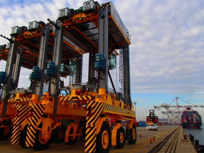 Three New Straddle Carriers for DP World in $250 Million Project