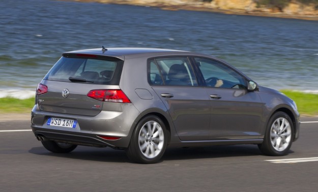 2013 Volkswagen Golf: Pricing and Specifications_2
