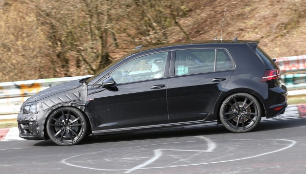 Volkswagen Golf R Inches Towards 300HP Power Output_1
