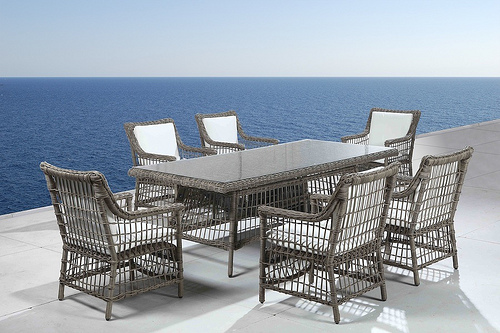 Exciting New Trends in Outdoor Dining Furniture_1