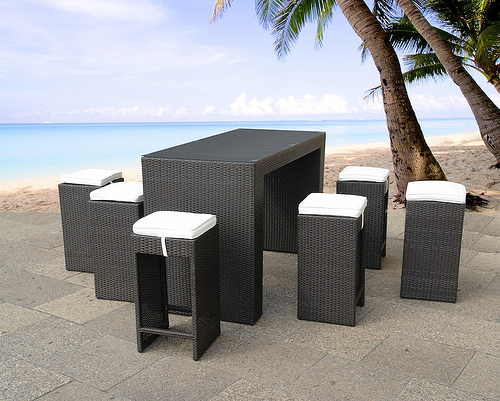 Exciting New Trends in Outdoor Dining Furniture_2