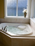 Soaking Tubs for Small Bathrooms_16