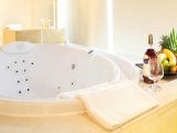 Soaking Tubs for Small Bathrooms_17