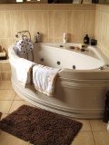 Soaking Tubs for Small Bathrooms_19