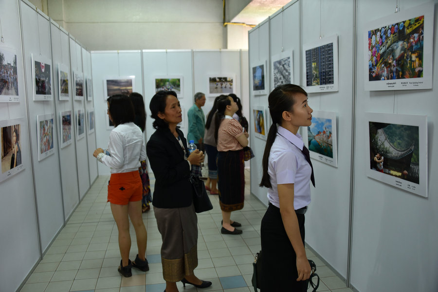 'Fashion China' Photography Exhibition Lightens Laos_2