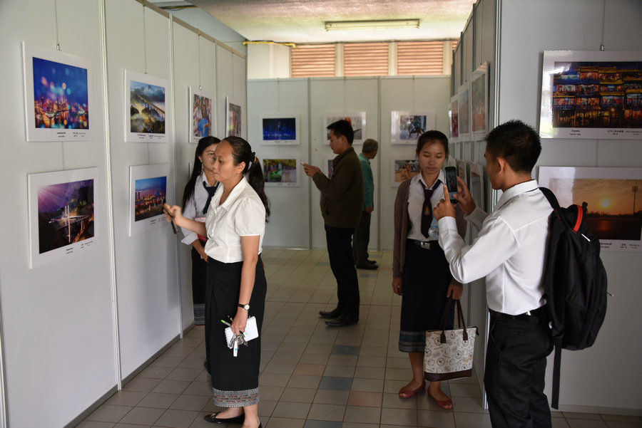 'Fashion China' Photography Exhibition Lightens Laos_3