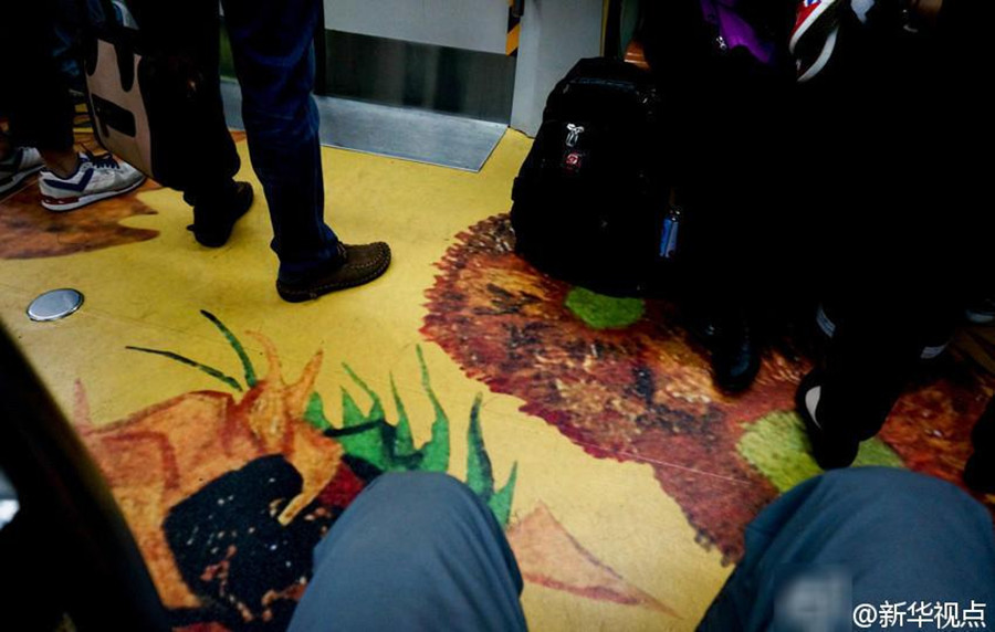 Enjoy Art of Van Gogh on Beijing Subway Train_2