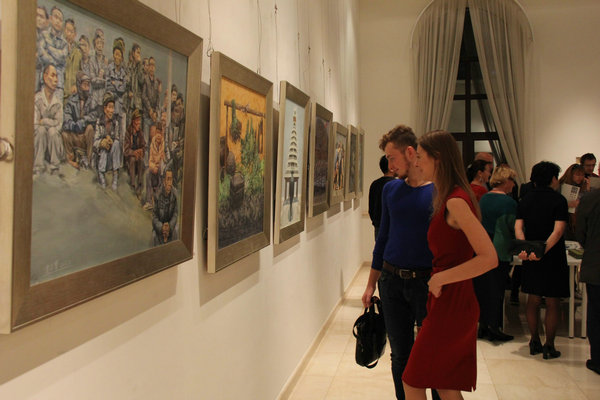 Paintings Highlighting Traditional Chinese Villages Exhibited in Moscow_1