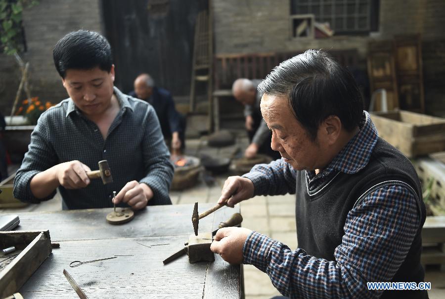 Crewel Needles Made with Traditional Techniques in Shanxi_1