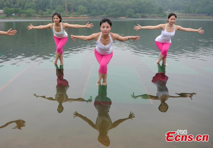 Yoga Enthusiasts Dance in Water_2