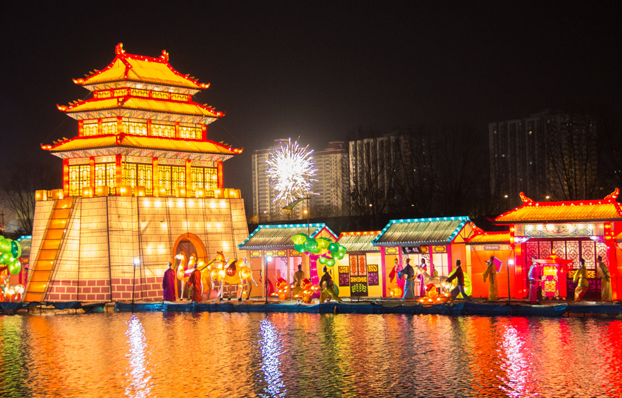 Beijing's 2015 Lantern Festival Shines, Doesn't Dazzle