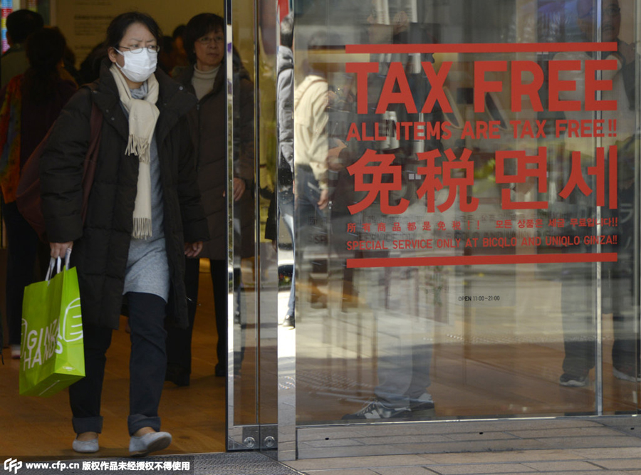 Chinese Shopping Spree Seen in Japan