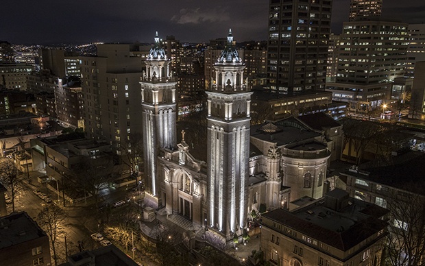 Seattle’s St. James Cathedral Glows with Digitized LEDs from Lumenpulse