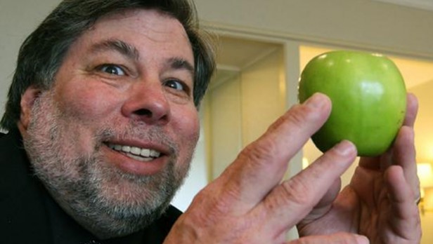 Apple Co-Founder Slams Tim Cook Over Apple Watch_1