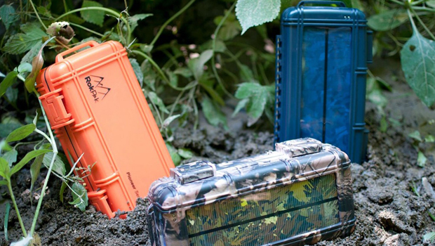 RokPak Is a Solar Battery Pack and Drybox for Your Phone