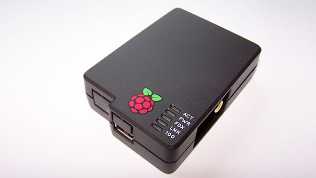A Raspberry Pi 3-Powered Wearable Camera Is This Week's Featured #Fridaypiday Project_7