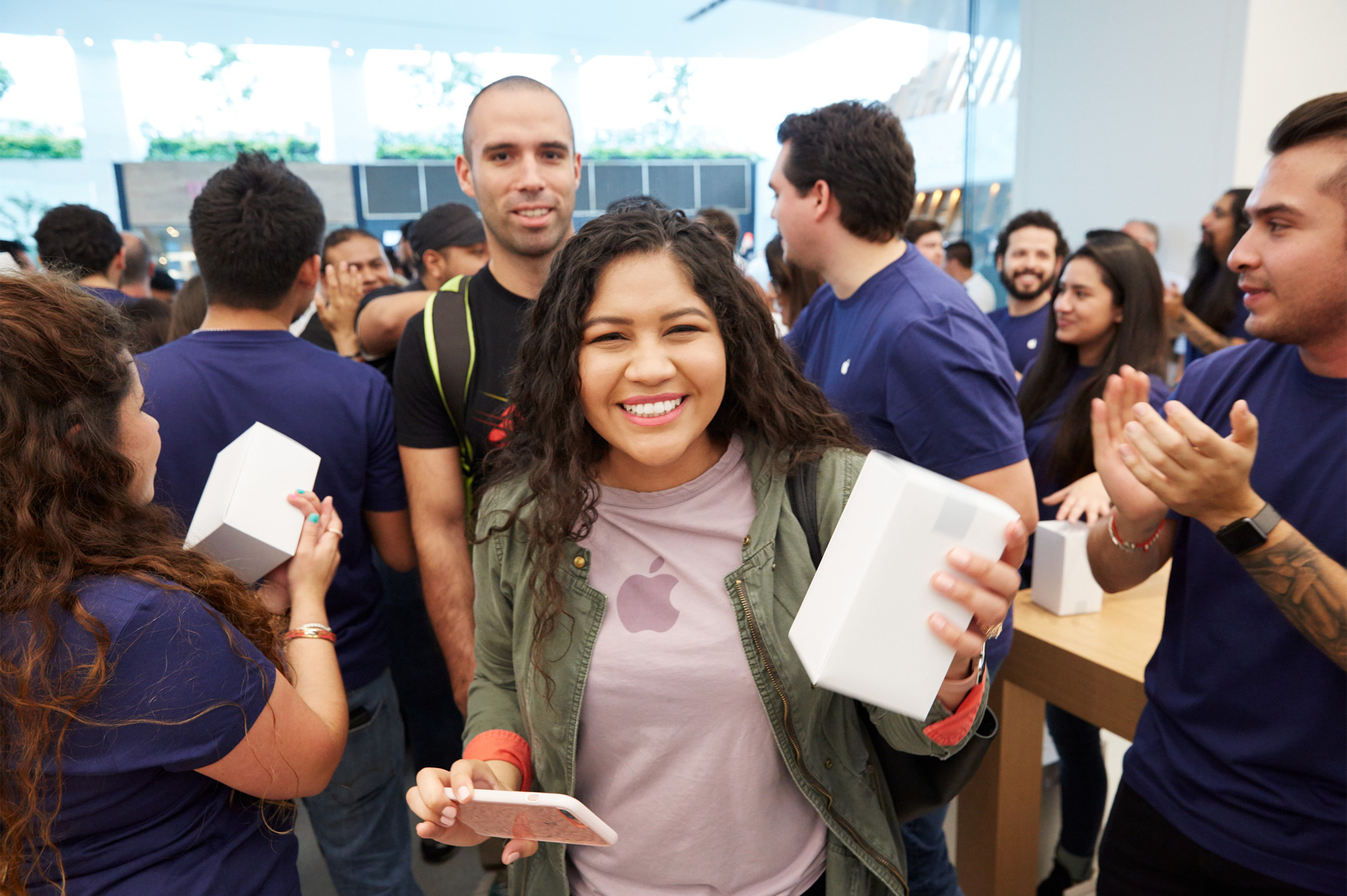 Apple's Grand Opening in Mexico